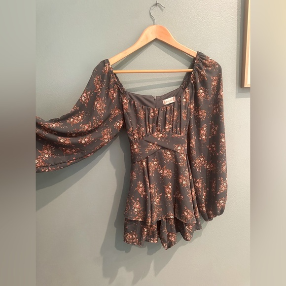 Altar’d State Weslia Floral Romper XS Long Sleeve Shorts Green Peasant Sleeve - Picture 8 of 16